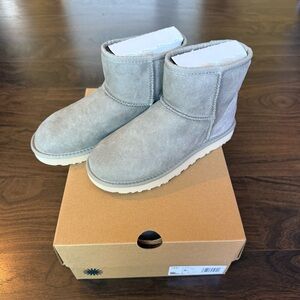 UGG - Women’s Classic Mini II - Light Grey Boots Size EU 36